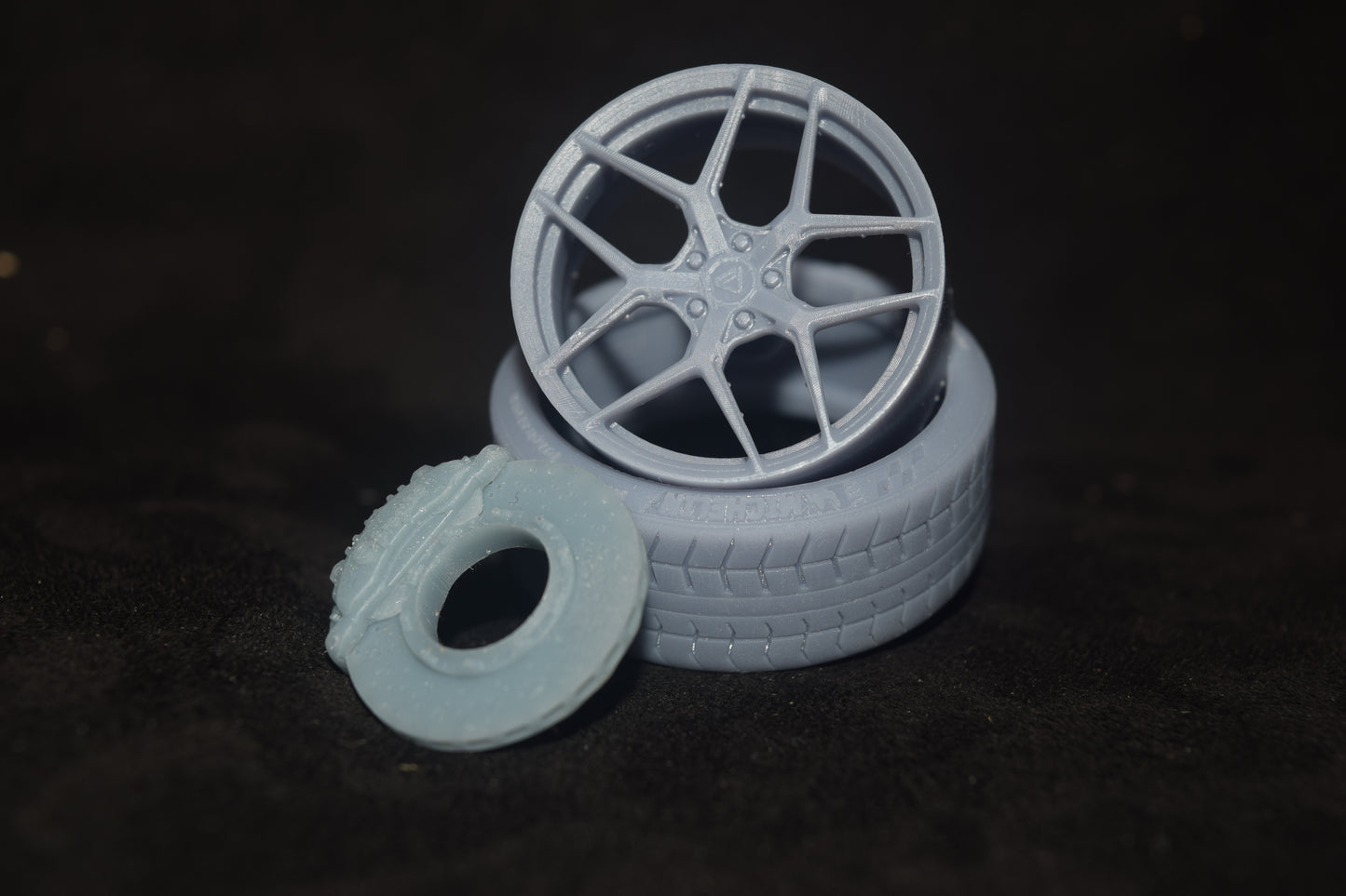 Vissol Forged 1069 rims 1/18 with MICHELIN tyres and brake system