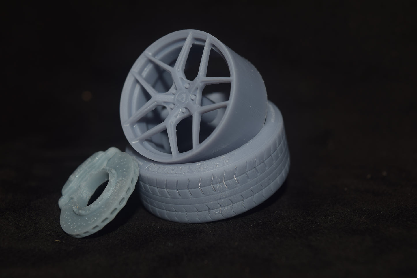 Vissol Forged 1069 rims 1/18 with MICHELIN tyres and brake system