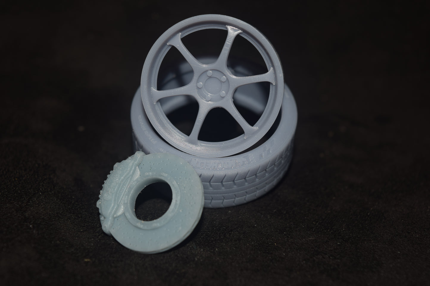 Advan Racing RG rims 1/18 with MICHELIN tyres and brake system
