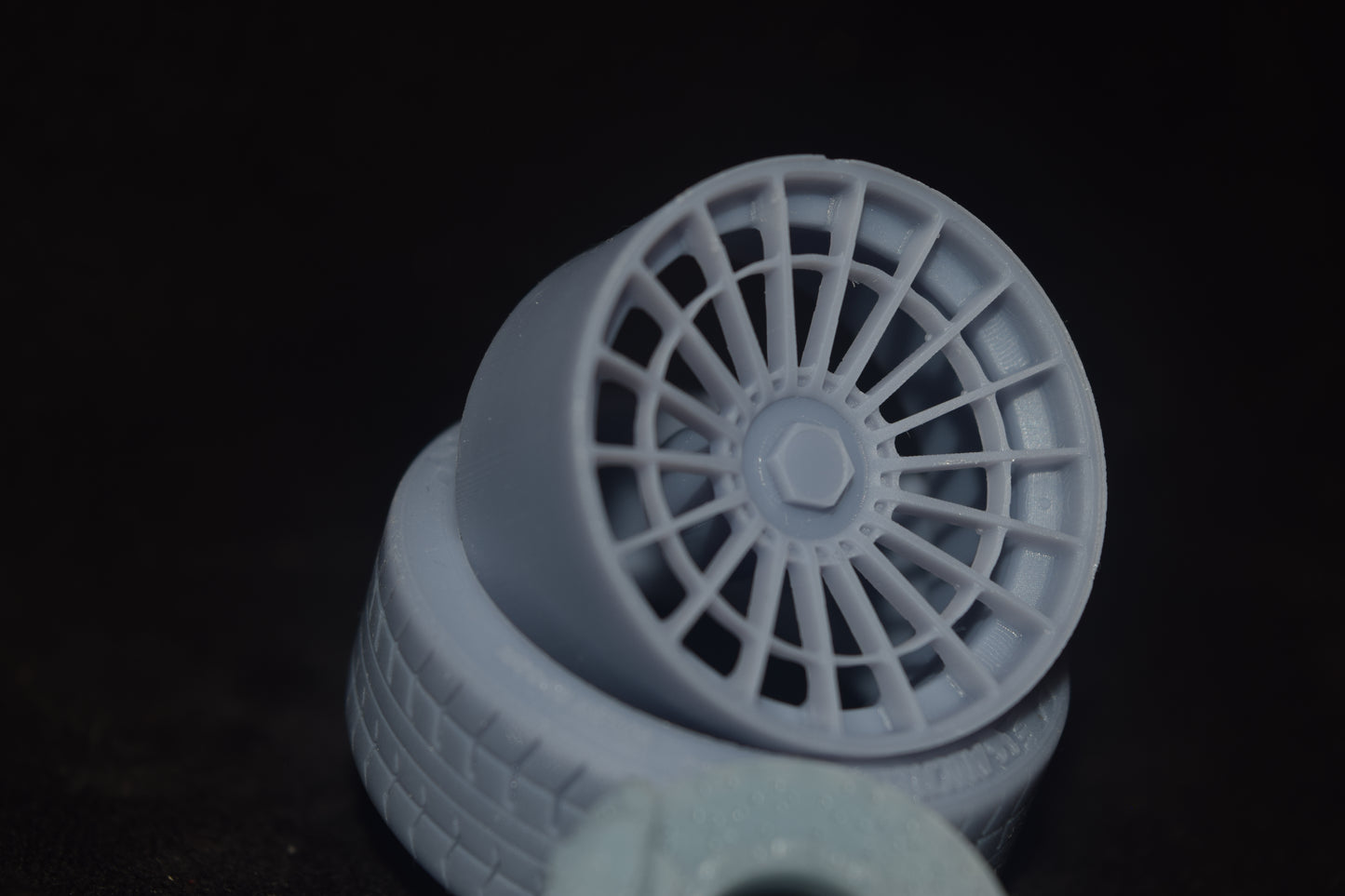 Rotiform Las-R concave rims 1/18 with MICHELIN tyres and brake system
