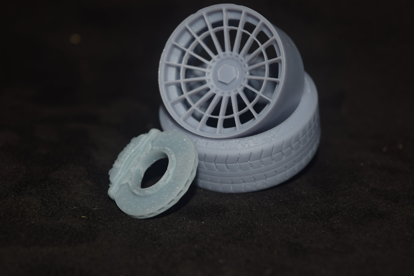 Rotiform Las-R concave rims 1/18 with MICHELIN tyres and brake system
