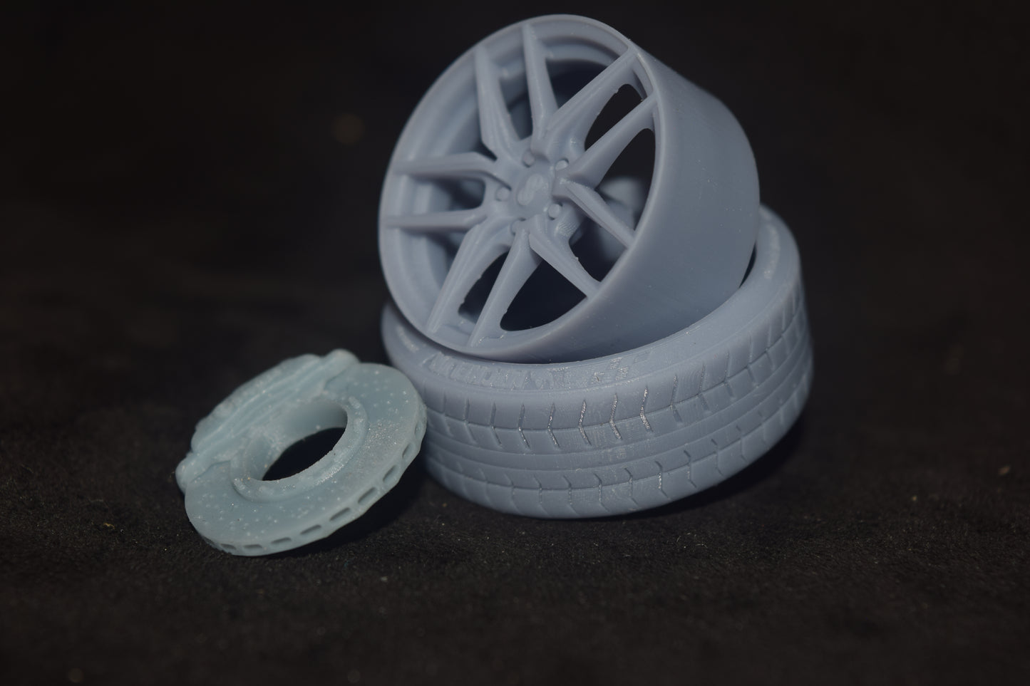 ENKEI Icon rims 1/18 with MICHELIN tyres and brake system