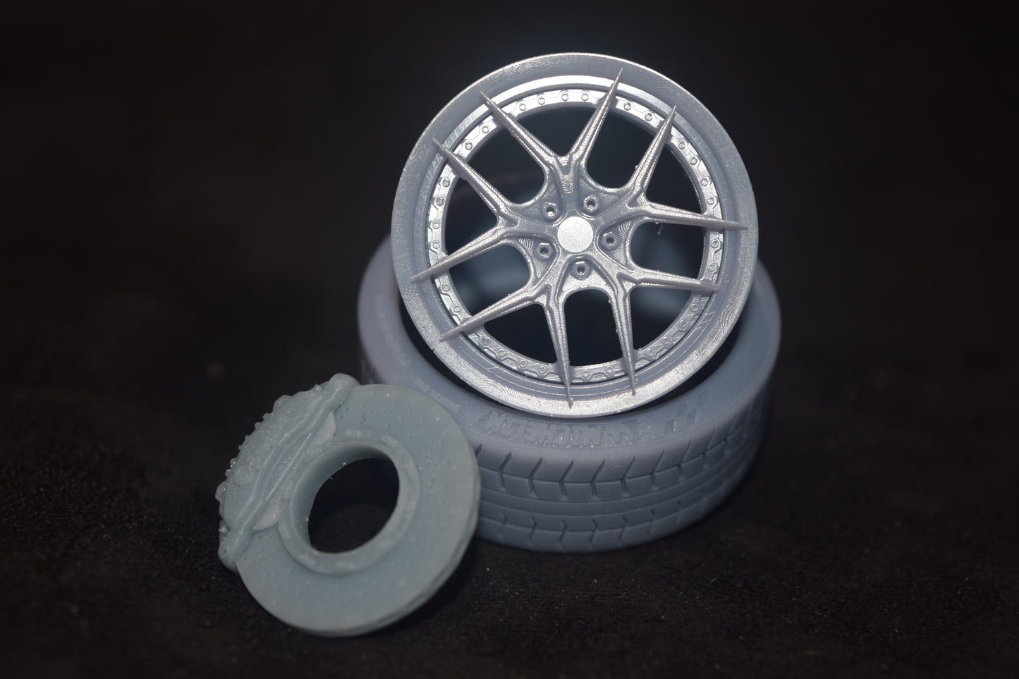 HRE Forged P101 rims 1/18 with MICHELIN tyres and brake system