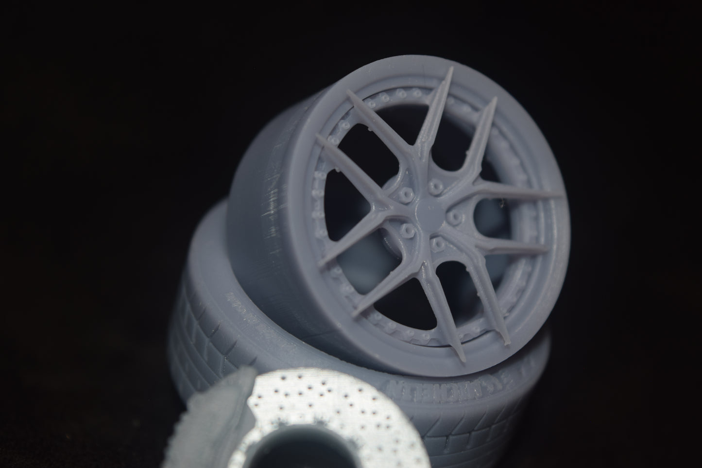 HRE Forged P101 rims 1/18 with MICHELIN tyres and brake system