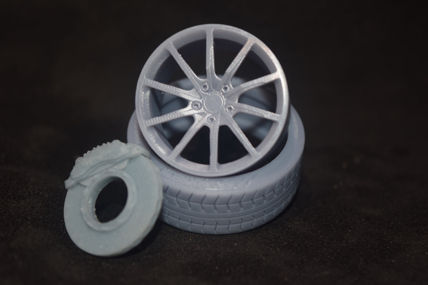 Aston Martin 0ne 77 rims 1/18 with MICHELIN tyres and brake system