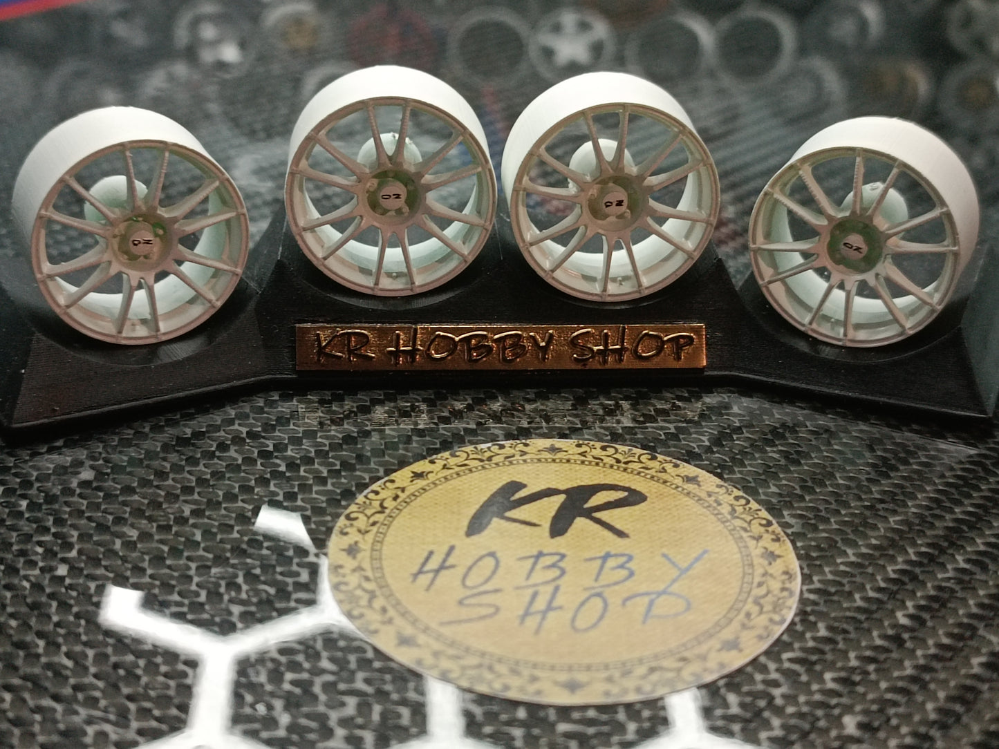 OZ Ultraleggera rims 1/18 with MICHELIN tyres and brake system