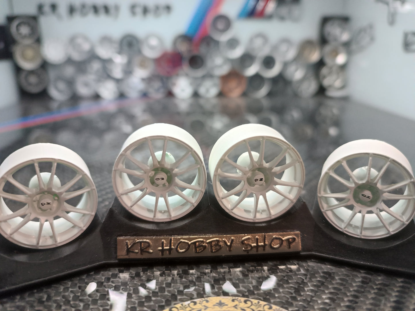 OZ Ultraleggera rims 1/18 with MICHELIN tyres and brake system