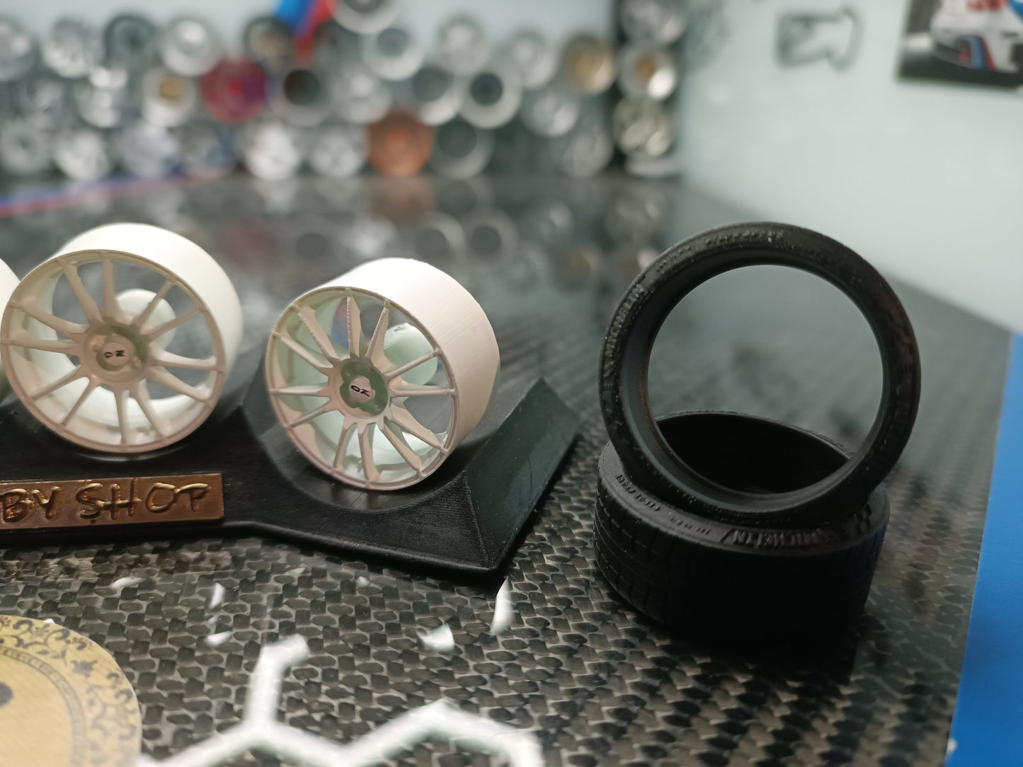 OZ Ultraleggera rims 1/18 with MICHELIN tyres and brake system
