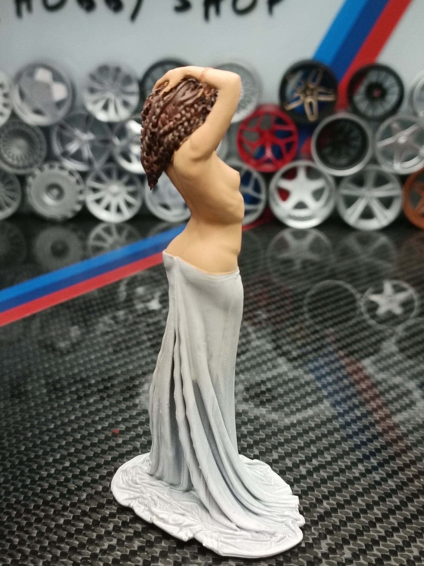 Half naked beautiful girl figure 1:18 scale