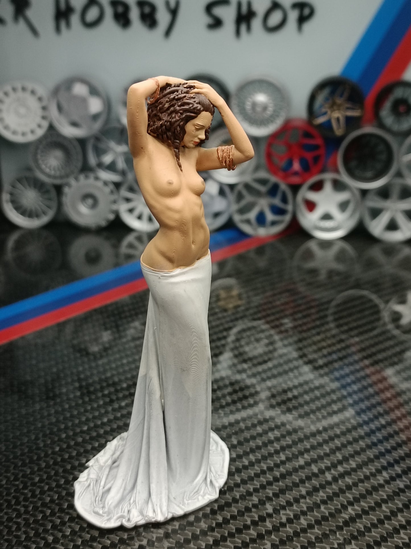 Half naked beautiful girl figure 1:18 scale