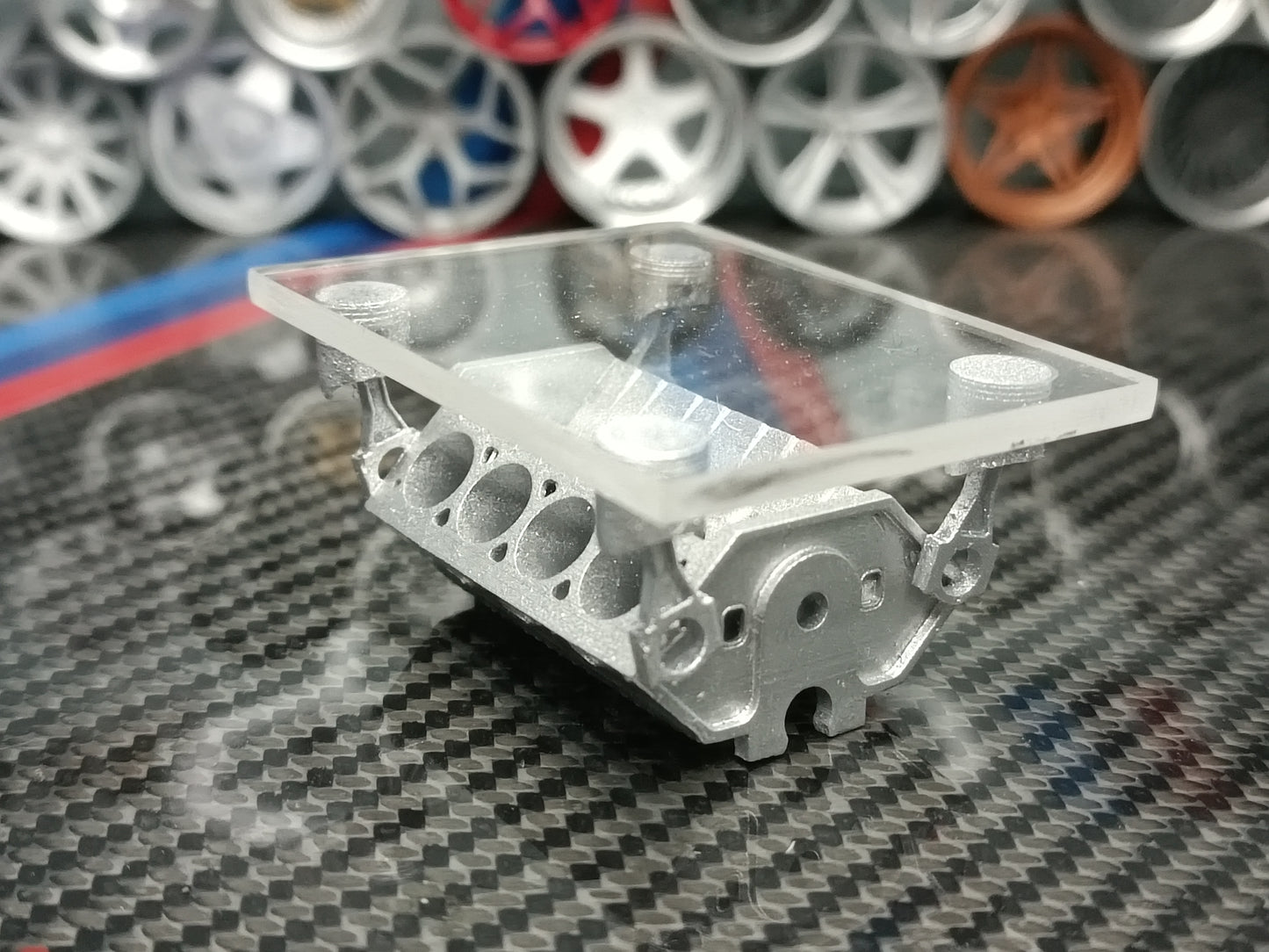 V8 table 1/18 scale