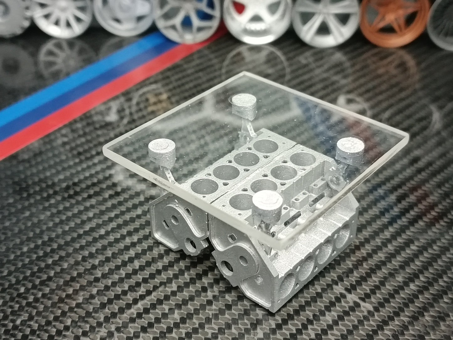 V8 table 1/18 scale